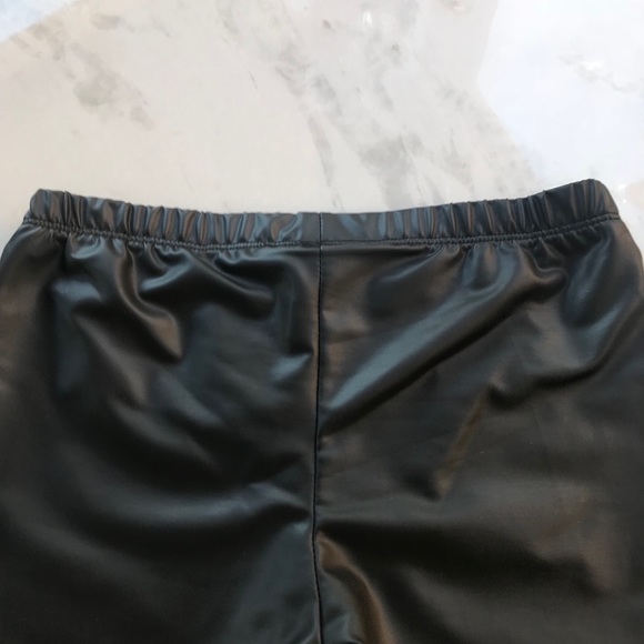 ⭐️LAST ONE!⭐️🔥 Matte Faux Leather Leggings! - Picture 7 of 7